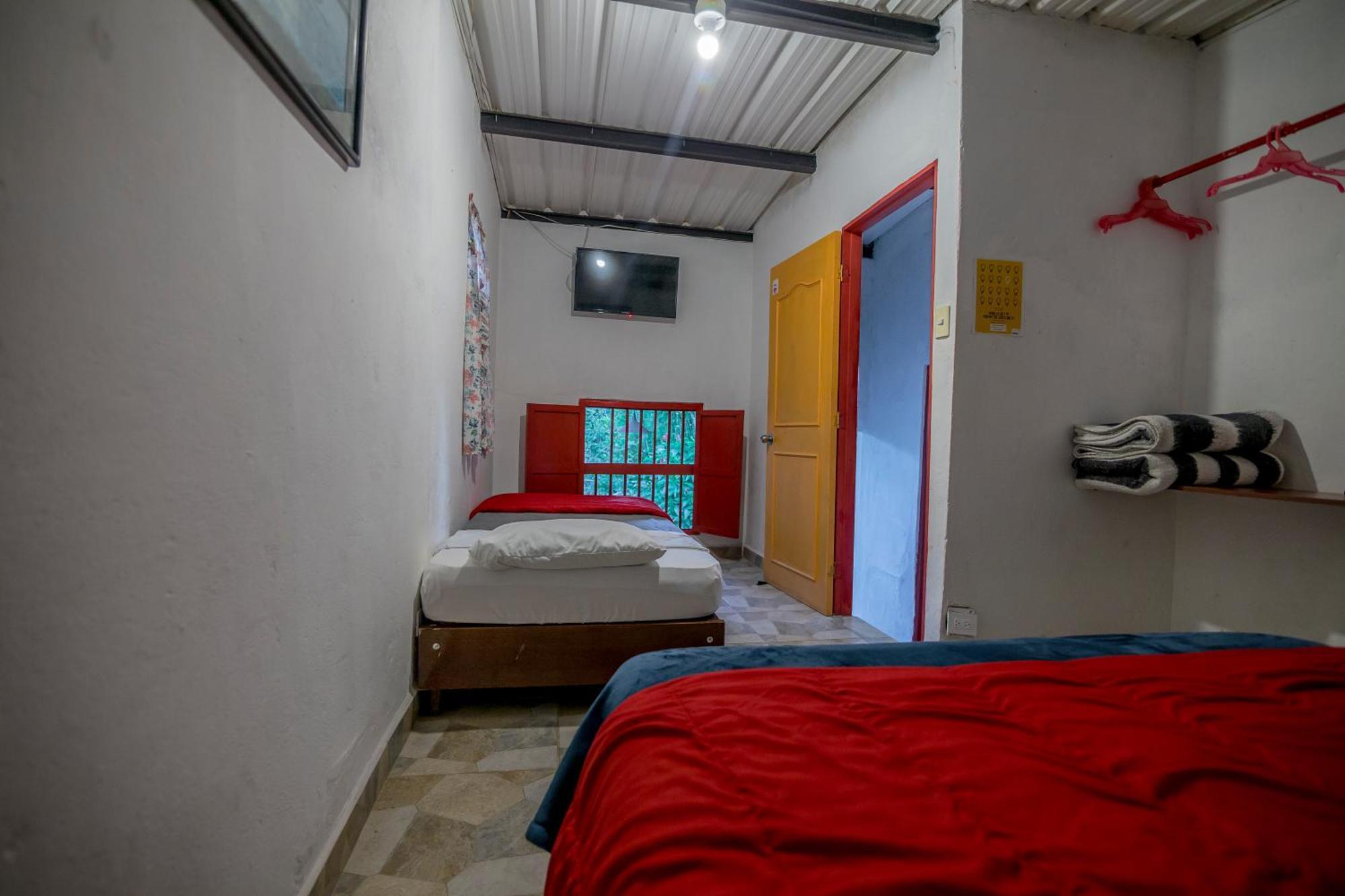 Hotel Marrokos Aeropuerto Jose Maria Cordova グアルネ エクステリア 写真